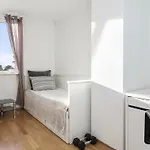 Apartman Spacious 3br In Peaceful Tranby, ,host Shared