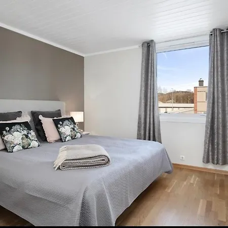 Apartman Spacious 3br In Peaceful Tranby, ,host Shared *