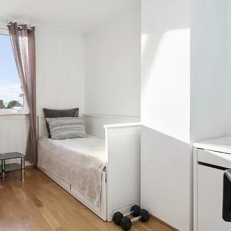 Apartman Spacious 3br In Peaceful Tranby, ,host Shared