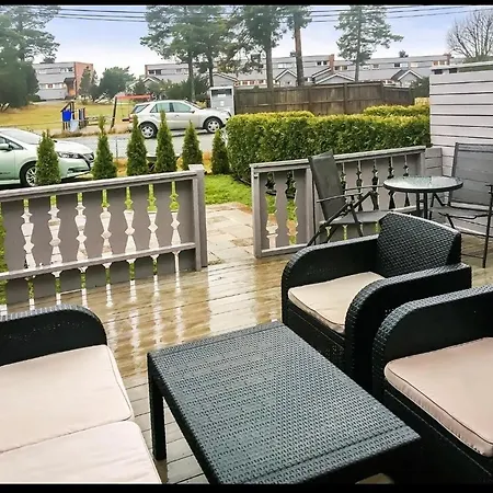 Spacious 3br In Peaceful Tranby, ,host Shared Appartement *