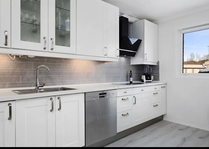 Spacious 3Br Home In Peaceful Tranby, Lier ,Host Shared *