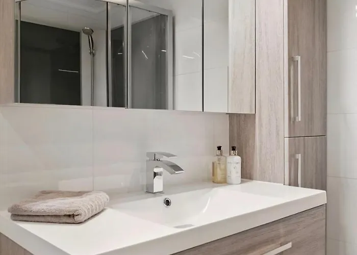 Spacious 3Br Home In Peaceful Tranby, Lier ,Host Shared *