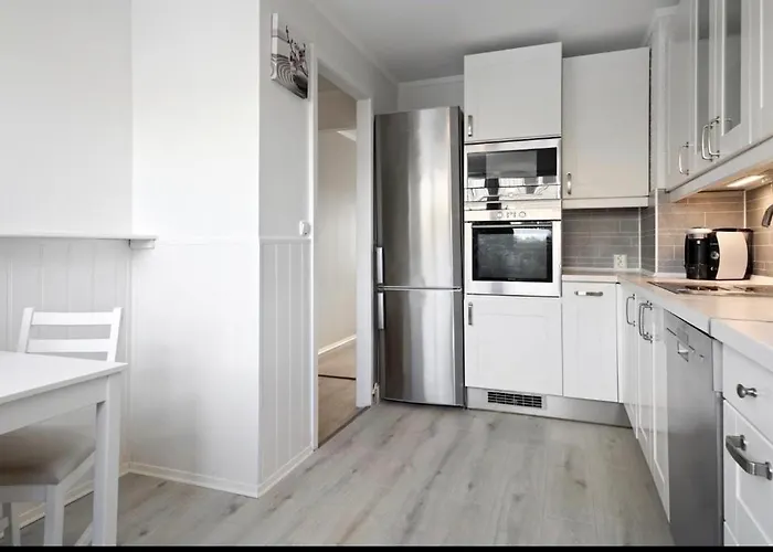 Spacious 3Br Home In Peaceful Tranby, Lier ,Host Shared *